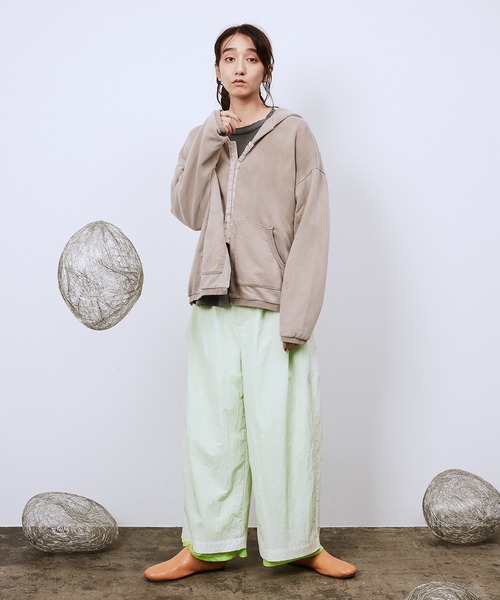 Dulcamara（ドゥルカマラ）の「ピグメントSWホックパーカー（パーカー・メンズ・ブラック/ベージュ/グリーン・0/1）」の12枚目の写真