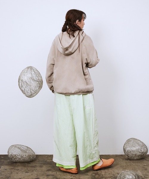 Dulcamara（ドゥルカマラ）の「ピグメントSWホックパーカー（パーカー・メンズ・ブラック/ベージュ/グリーン・0/1）」の13枚目の写真