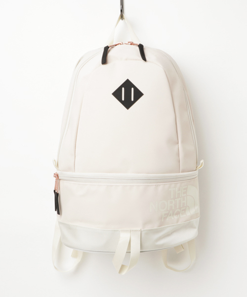 THE NORTH FACE（ザノースフェイス）の「ザ・ノース・フェイス　デイパック　/　ベースキャンプデイパック（バックパック/リュック・メンズ・ブラック/グレー/レッド/その他/ブルー系その他/グリーン系カモフラージュ/ブルー系その他2/ブラック×ゴールド/オフホワイト/カモフラージュ/ホワイト×ブラック/ブラック×ブラック・ONE SIZE）」の2枚目の写真