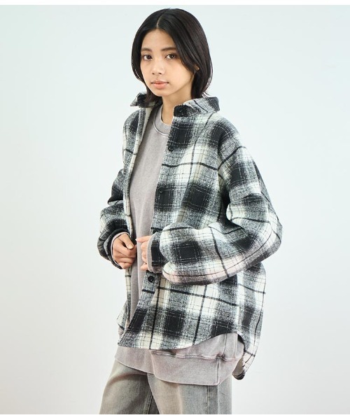 ANAP（アナップ）の「裏ボアチェックシャツ（シャツ/ブラウス・レディース・ベージュ/ブラック・FREE）」の4枚目の写真