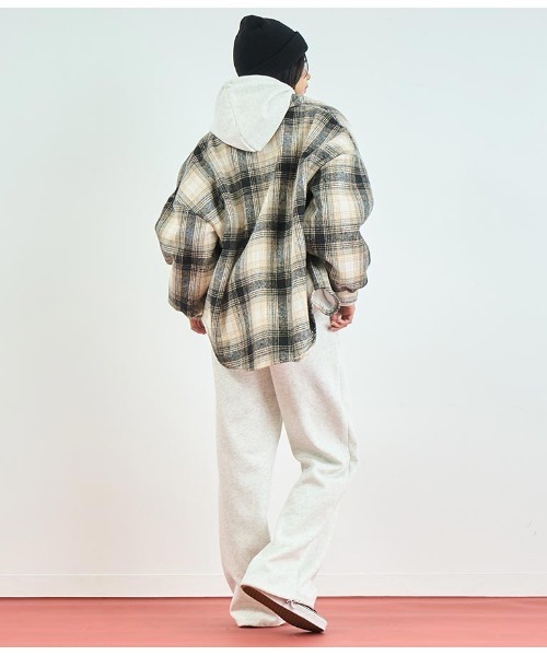 ANAP（アナップ）の「裏ボアチェックシャツ（シャツ/ブラウス・レディース・ベージュ/ブラック・FREE）」の14枚目の写真