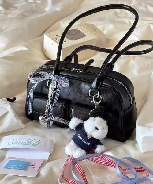 lilful(リルフル)の「【ペットボトル収納可能!】フロントポケットスクエアロングハンドルショルダーバッグ(ショルダーバッグ・レディース・ブラック/ブラウン/レッド/ダークブラウン・F)」の9枚目の写真