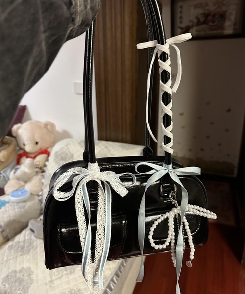 lilful(リルフル)の「【ペットボトル収納可能!】フロントポケットスクエアロングハンドルショルダーバッグ(ショルダーバッグ・レディース・ブラック/ブラウン/レッド/ダークブラウン・F)」の10枚目の写真