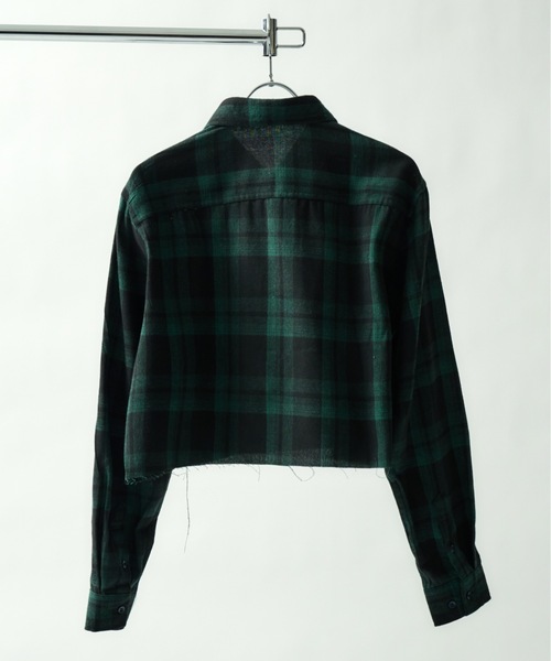 ALLuRing ChaRm（アリュリングチャーム）の「AR Foil Print Short Check Shirt / ARロゴ 箔プリントショート丈チェックシャツ（シャツ/ブラウス・レディース・レッド/グリーン/ネイビー・FREE）」の5枚目の写真