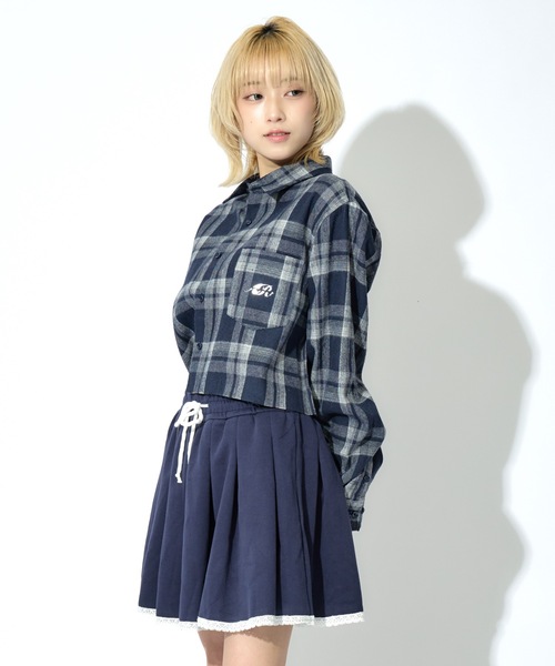 ALLuRing ChaRm（アリュリングチャーム）の「AR Foil Print Short Check Shirt / ARロゴ 箔プリントショート丈チェックシャツ（シャツ/ブラウス・レディース・レッド/グリーン/ネイビー・FREE）」の21枚目の写真