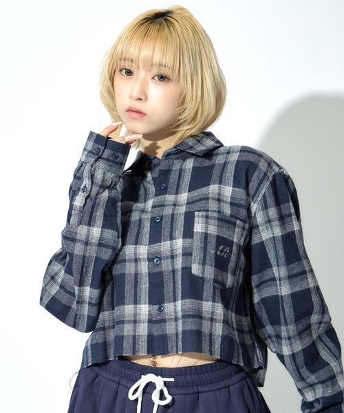 ALLuRing ChaRm（アリュリングチャーム）の「AR Foil Print Short Check Shirt / ARロゴ 箔プリントショート丈チェックシャツ（シャツ/ブラウス・レディース・レッド/グリーン/ネイビー・FREE）」の18枚目の写真