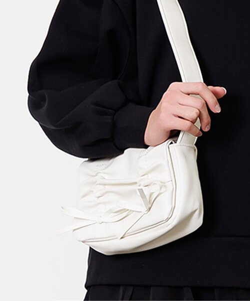 algy(アルジー)の「リボンギャザーショルダー(ショルダーバッグ・キッズ・ブラック/アイボリー/シルバー・FREE)」の1枚目の写真