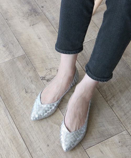 Fin（フィン）の「Vカットメッシュフラットシューズ【低反発スポンジ入り】（パンプス・レディース・シルバー/ゴールド/アイボリー/ブラック・22.5cm/23cm/23.5cm/24cm/24.5cm）」の13枚目の写真