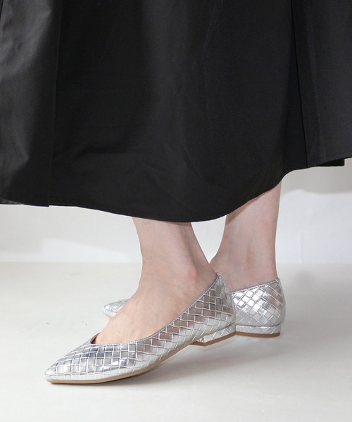 Fin（フィン）の「Vカットメッシュフラットシューズ【低反発スポンジ入り】（パンプス・レディース・シルバー/ゴールド/アイボリー/ブラック・22.5cm/23cm/23.5cm/24cm/24.5cm）」の10枚目の写真