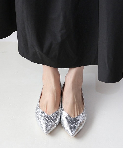 Fin（フィン）の「Vカットメッシュフラットシューズ【低反発スポンジ入り】（パンプス・レディース・シルバー/ゴールド/アイボリー/ブラック・22.5cm/23cm/23.5cm/24cm/24.5cm）」の11枚目の写真