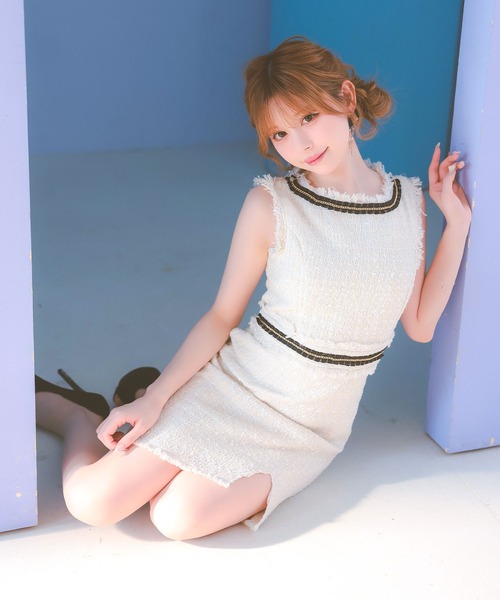 Tika(ティカ)の「キャバドレス ミニ タイト ツイード チェーン縁取りノースリーブフリンジドレス(ドレス・レディース・アイボリー/ピンク・S/L/M)」の1枚目の写真