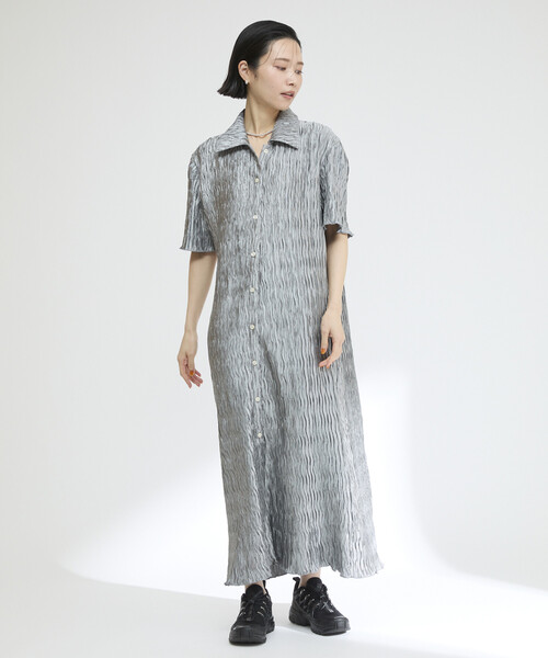 Firsthand（ファーストハンド）の「Firsthand/ファーストハンド クリンクル プリーツ ショートスリーブ シャツワンピース（ワンピース・レディース・オフホワイト/ブルー・FREE）」の7枚目の写真