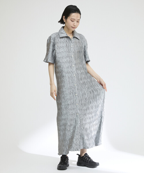 Firsthand（ファーストハンド）の「Firsthand/ファーストハンド クリンクル プリーツ ショートスリーブ シャツワンピース（ワンピース・レディース・オフホワイト/ブルー・FREE）」の8枚目の写真