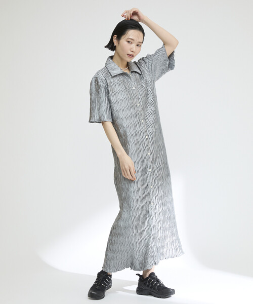 Firsthand（ファーストハンド）の「Firsthand/ファーストハンド クリンクル プリーツ ショートスリーブ シャツワンピース（ワンピース・レディース・オフホワイト/ブルー・FREE）」の9枚目の写真