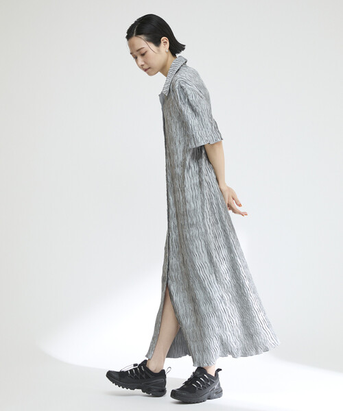 Firsthand（ファーストハンド）の「Firsthand/ファーストハンド クリンクル プリーツ ショートスリーブ シャツワンピース（ワンピース・レディース・オフホワイト/ブルー・FREE）」の10枚目の写真