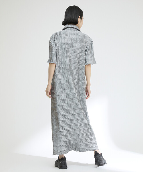 Firsthand（ファーストハンド）の「Firsthand/ファーストハンド クリンクル プリーツ ショートスリーブ シャツワンピース（ワンピース・レディース・オフホワイト/ブルー・FREE）」の11枚目の写真