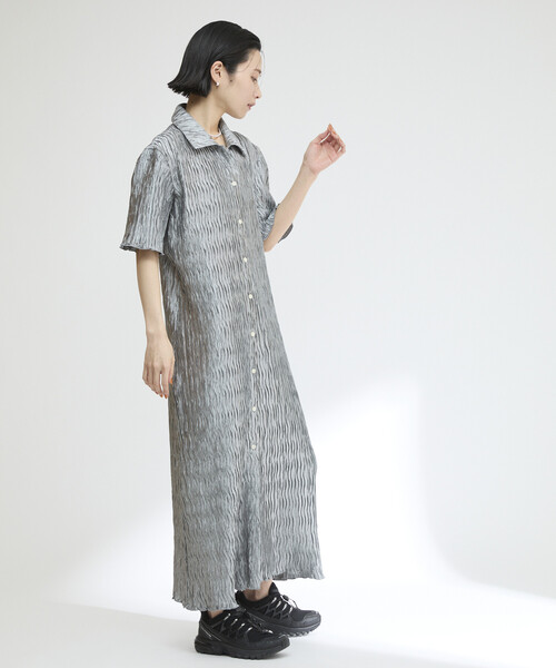 Firsthand（ファーストハンド）の「Firsthand/ファーストハンド クリンクル プリーツ ショートスリーブ シャツワンピース（ワンピース・レディース・オフホワイト/ブルー・FREE）」の12枚目の写真