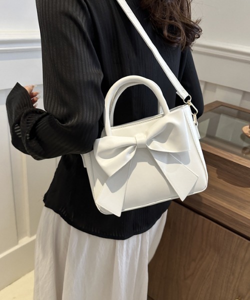 Mejoul(メジュール)の「PU リボンショルダー トート バッグ(ショルダーバッグ・レディース・ベージュ/ホワイト/ブラック・F)」の2枚目の写真