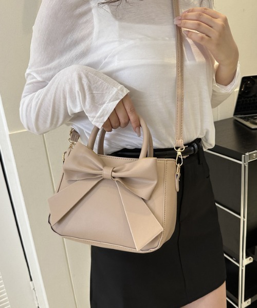 Mejoul(メジュール)の「PU リボンショルダー トート バッグ(ショルダーバッグ・レディース・ベージュ/ホワイト/ブラック・F)」の5枚目の写真
