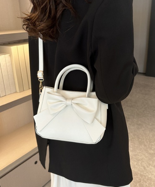 Mejoul(メジュール)の「PU リボンショルダー トート バッグ(ショルダーバッグ・レディース・ベージュ/ホワイト/ブラック・F)」の22枚目の写真