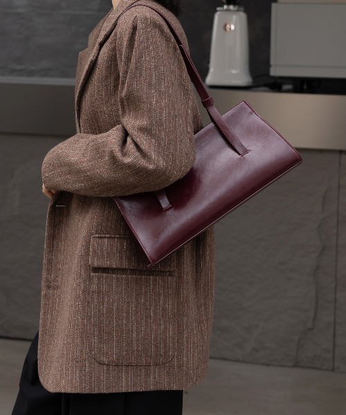 NiiNa(ニーナ)の「【 NiiNa / ニーナ 】高品質牛革 ロングハンドル レクタングル ワックスレザーバッグ(ショルダーバッグ・レディース・ブラウン/レッド/ブラック・FREE)」の5枚目の写真