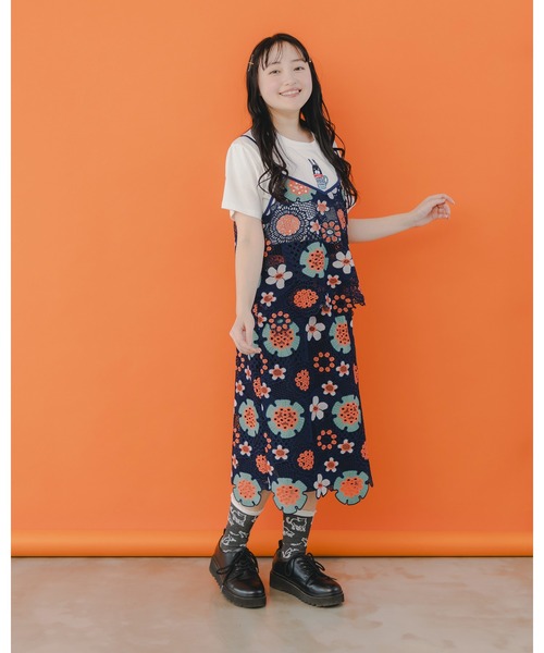ScoLar(スカラー)の「151644:かぎ編み風 花柄レースビスチェ(ニット/セーター・レディース・ネイビー・M)」の15枚目の写真