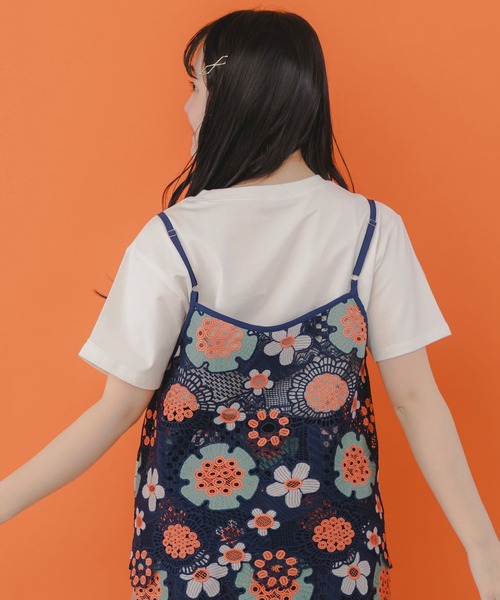 ScoLar(スカラー)の「151644:かぎ編み風 花柄レースビスチェ(ニット/セーター・レディース・ネイビー・M)」の4枚目の写真