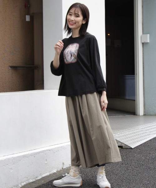 SUPER HAKKA(スーパーハッカ)の「SUPER HAKKA×庄島歩音30/-天竺「Cats portrait」プリント+ハンドステッチ刺繍ロングスリーブカットソー(Tシャツ/カットソー・レディース・オフホワイト/ブルー/ブラック・FREE)」の8枚目の写真