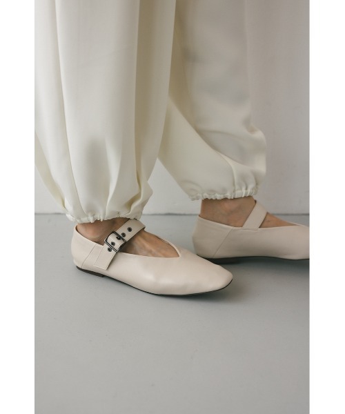 STYLEMIXER（スタイルミキサー）の「Vカッティングメリージェーン（パンプス・レディース・アイボリー/ブラック・MEDIUM/SMALL/X-LARGE/LARGE）」の10枚目の写真