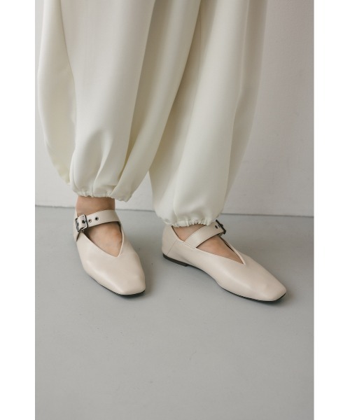 STYLEMIXER（スタイルミキサー）の「Vカッティングメリージェーン（パンプス・レディース・アイボリー/ブラック・MEDIUM/SMALL/X-LARGE/LARGE）」の9枚目の写真