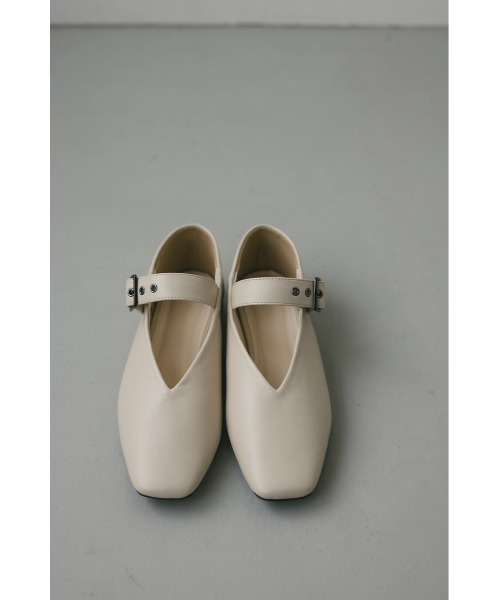 STYLEMIXER（スタイルミキサー）の「Vカッティングメリージェーン（パンプス・レディース・アイボリー/ブラック・MEDIUM/SMALL/X-LARGE/LARGE）」の8枚目の写真