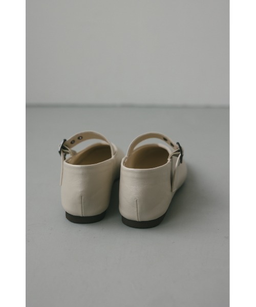 STYLEMIXER（スタイルミキサー）の「Vカッティングメリージェーン（パンプス・レディース・アイボリー/ブラック・MEDIUM/SMALL/X-LARGE/LARGE）」の3枚目の写真