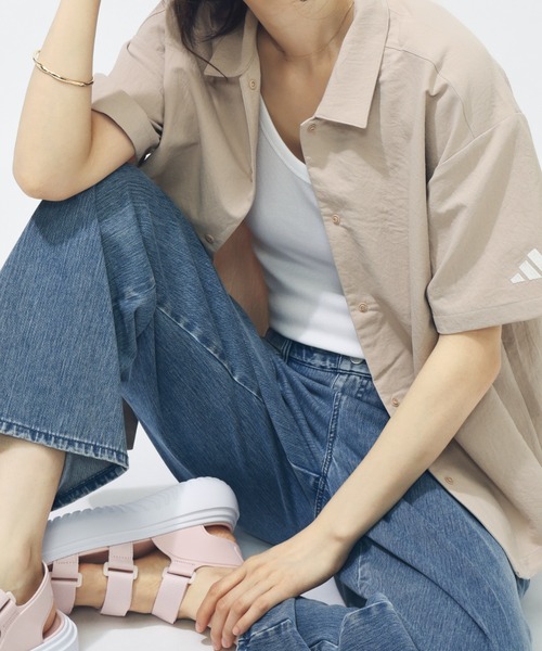 adidas（アディダス）の「【別注】アディダス adidas W LUX CA COLLARシャツ AP 限定コラボ（Tシャツ/カットソー・レディース・グリーン/スモークピンク・S/M/L/XL）」の2枚目の写真