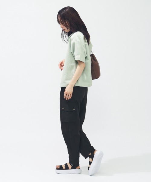 adidas（アディダス）の「【別注】アディダス adidas W LUX CA COLLARシャツ AP 限定コラボ（Tシャツ/カットソー・レディース・グリーン/スモークピンク・S/M/L/XL）」の4枚目の写真