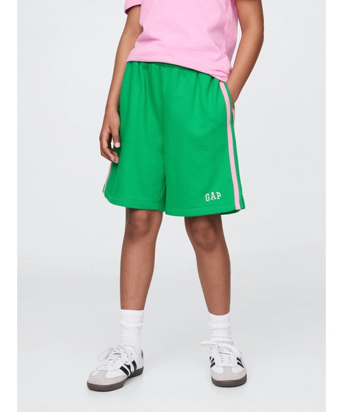 GAP(ギャップ)の「ヴィンテージソフト GAPロゴ スウェットショートパンツ (キッズ)(スウェットパンツ・キッズ・オフホワイト/グリーン・110cm/120cm/130cm/140cm/150cm/160cm)」の1枚目の写真