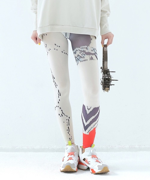BEDSIDEDRAMA（ベットサイドドラマ）の「Primitive Leggins（レギンス/スパッツ・レディース・ブラック系2/ホワイト系/ブラック系1・1）」の2枚目の写真