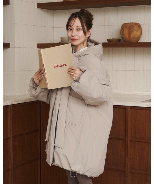 moi tytto（モイテュット）の「取り外しフード付き中綿ダウンコート（ブルゾン・レディース・ブラック/ナチュラル/ブラウン/グレイッシュベージュ・SMALL/FREE）」の4枚目の写真