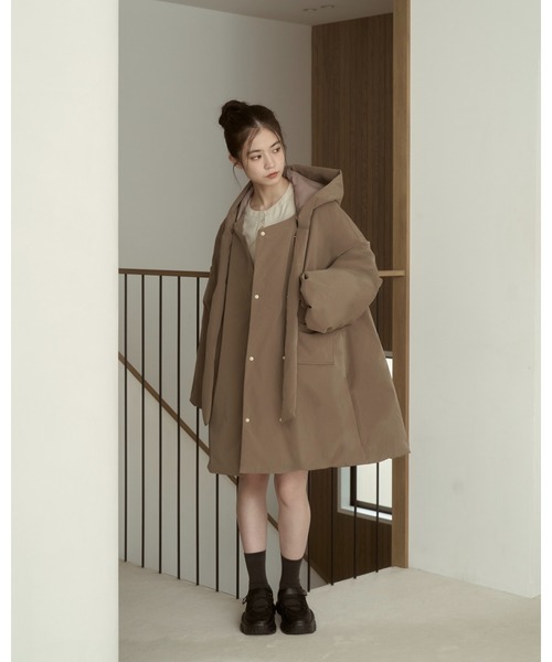 moi tytto（モイテュット）の「取り外しフード付き中綿ダウンコート（ブルゾン・レディース・ブラック/ナチュラル/ブラウン/グレイッシュベージュ・SMALL/FREE）」の7枚目の写真