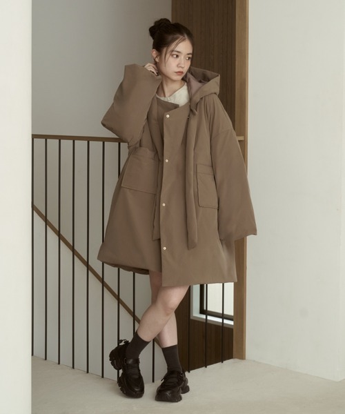 moi tytto（モイテュット）の「取り外しフード付き中綿ダウンコート（ブルゾン・レディース・ブラック/ナチュラル/ブラウン/グレイッシュベージュ・SMALL/FREE）」の16枚目の写真