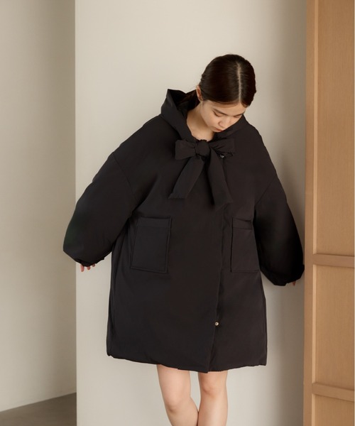 moi tytto（モイテュット）の「取り外しフード付き中綿ダウンコート（ブルゾン・レディース・ブラック/ナチュラル/ブラウン/グレイッシュベージュ・SMALL/FREE）」の6枚目の写真