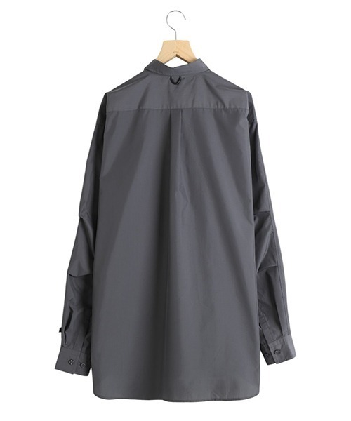 DAIWA PIER39（ダイワピア39）の「DAIWA PIER39 / ダイワ ピアサーティナイン：TECH BUTTON DOWN SHIRT L/S：BE-80025[PIE]（テーラードジャケット・メンズ・グレー・S/M/L）」の2枚目の写真