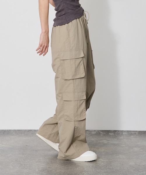 VQ（ブイキュー）の「4 cargo pocket pants / ４つのカーゴポケットパンツ / サラッとデイリーに履けるカーゴパンツ（カーゴパンツ・レディース・ベージュ/ダークグレー/ライトグレー/カーキ・MEDIUM）」の12枚目の写真
