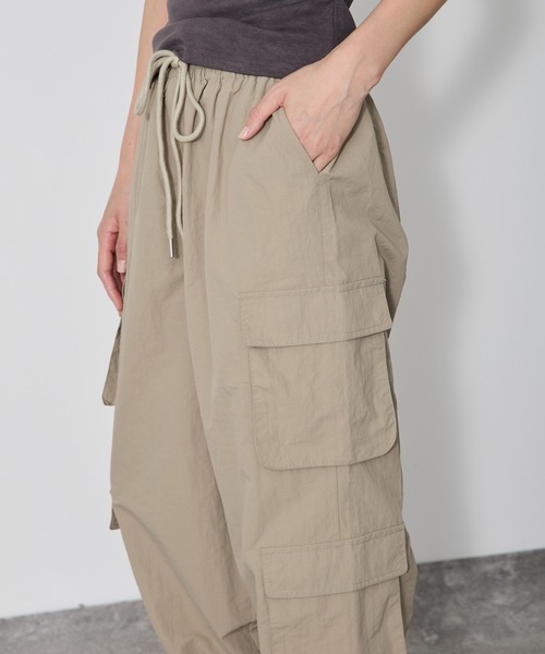 VQ（ブイキュー）の「4 cargo pocket pants / ４つのカーゴポケットパンツ / サラッとデイリーに履けるカーゴパンツ（カーゴパンツ・レディース・ベージュ/ダークグレー/ライトグレー/カーキ・MEDIUM）」の11枚目の写真