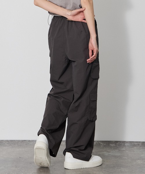 VQ（ブイキュー）の「4 cargo pocket pants / ４つのカーゴポケットパンツ / サラッとデイリーに履けるカーゴパンツ（カーゴパンツ・レディース・ベージュ/ダークグレー/ライトグレー/カーキ・MEDIUM）」の19枚目の写真