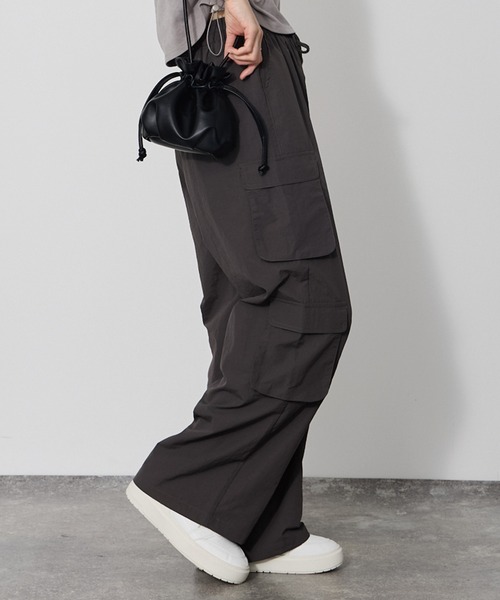 VQ（ブイキュー）の「4 cargo pocket pants / ４つのカーゴポケットパンツ / サラッとデイリーに履けるカーゴパンツ（カーゴパンツ・レディース・ベージュ/ダークグレー/ライトグレー/カーキ・MEDIUM）」の17枚目の写真