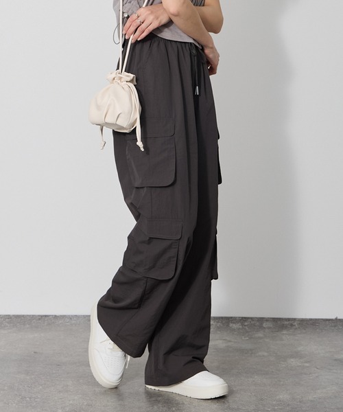 VQ（ブイキュー）の「4 cargo pocket pants / ４つのカーゴポケットパンツ / サラッとデイリーに履けるカーゴパンツ（カーゴパンツ・レディース・ベージュ/ダークグレー/ライトグレー/カーキ・MEDIUM）」の16枚目の写真