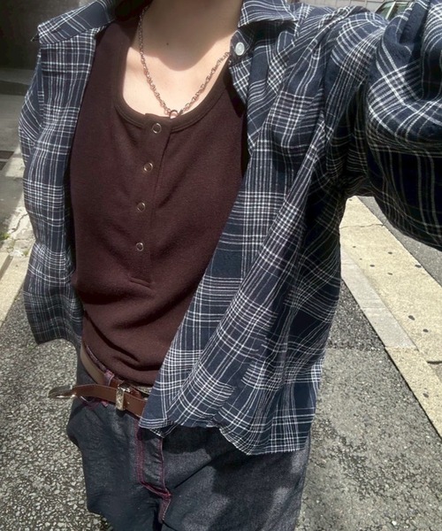 Chikashitsu +（チカシツプラス）の「【Chikashitsu +】cropped linen check shirt / 【チカシツプラス】クロップドリネンチェック長袖シャツ（シャツ/ブラウス・メンズ・ホワイト/ブラック/ネイビー・ONE SIZE）」の9枚目の写真