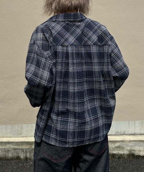 Chikashitsu +（チカシツプラス）の「【Chikashitsu +】cropped linen check shirt / 【チカシツプラス】クロップドリネンチェック長袖シャツ（シャツ/ブラウス・メンズ・ホワイト/ブラック/ネイビー・ONE SIZE）」の8枚目の写真