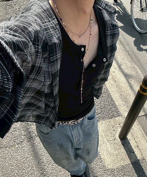 Chikashitsu +（チカシツプラス）の「【Chikashitsu +】cropped linen check shirt / 【チカシツプラス】クロップドリネンチェック長袖シャツ（シャツ/ブラウス・メンズ・ホワイト/ブラック/ネイビー・ONE SIZE）」の17枚目の写真