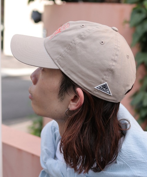 KELTY（ケルティ）の「KELTY/ケルティ エンブロイダリー タイポロゴ キャップ（キャップ・メンズ・ベージュ/ネイビー/ブラック/ホワイト・FREE）」の3枚目の写真